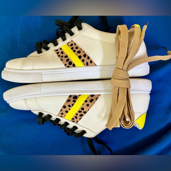 Women’s very cool size 8 sneakers with extra laces - Picture 6 of 16